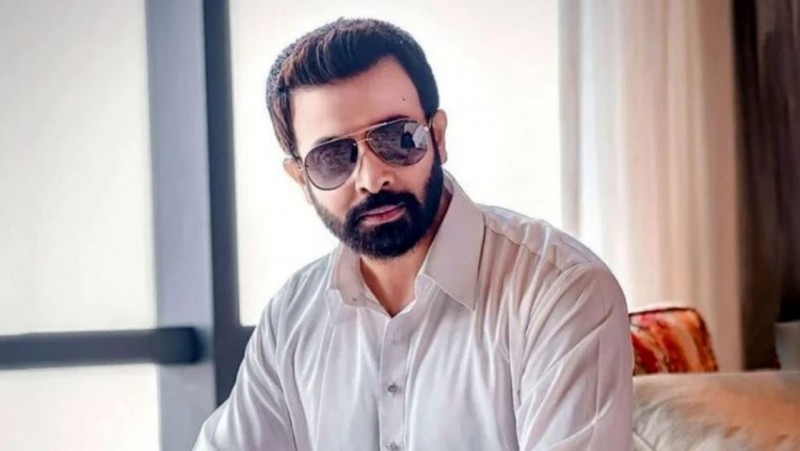 দেশে ফিরেই ব্যস্ততায় শাকিব খান